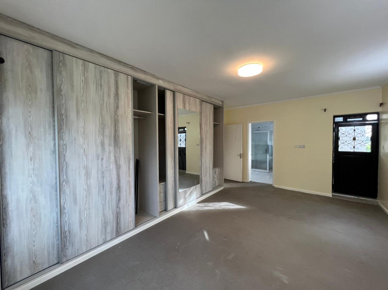 4-Bedroom image 4