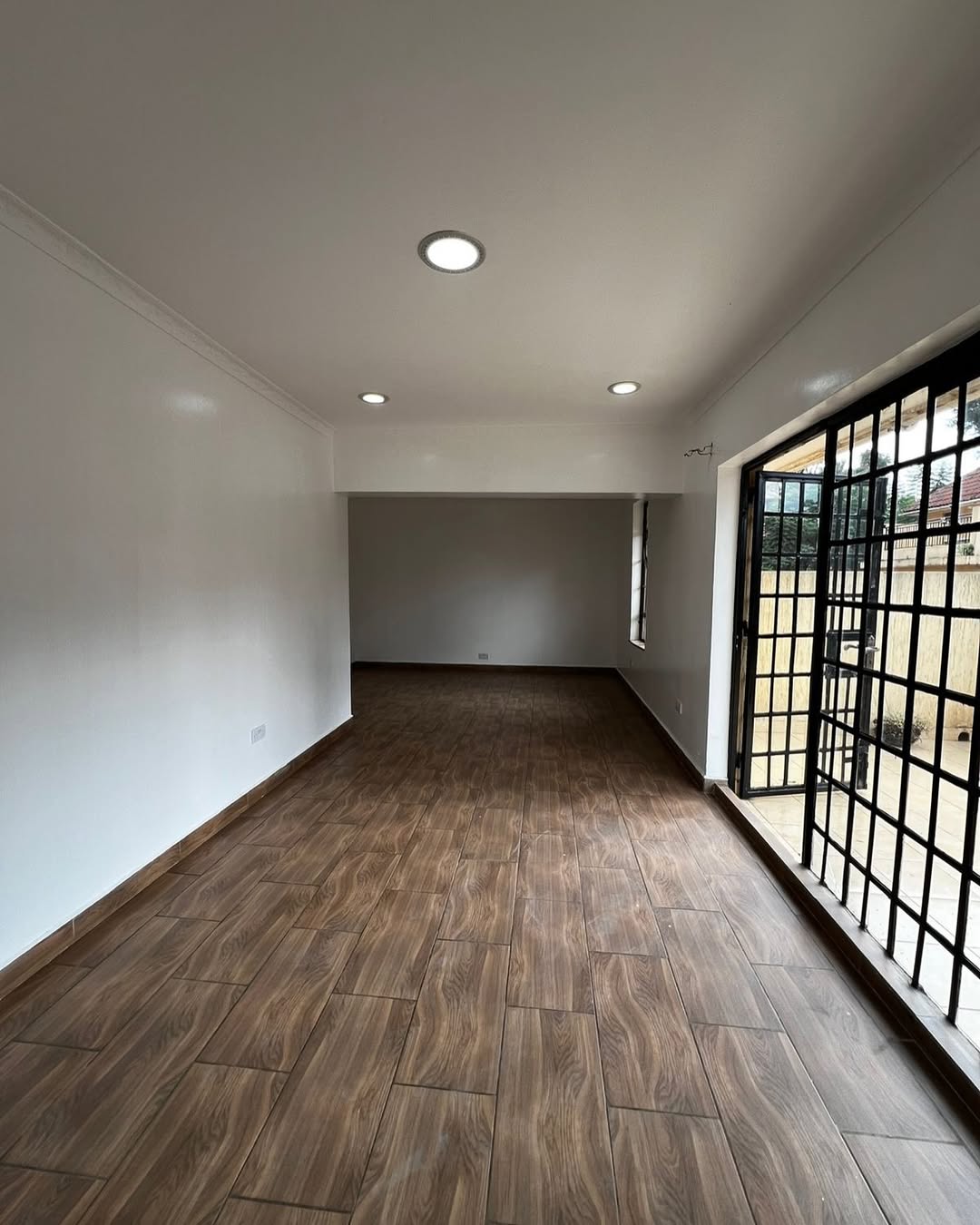 5-Bedroom Townhouse image 5