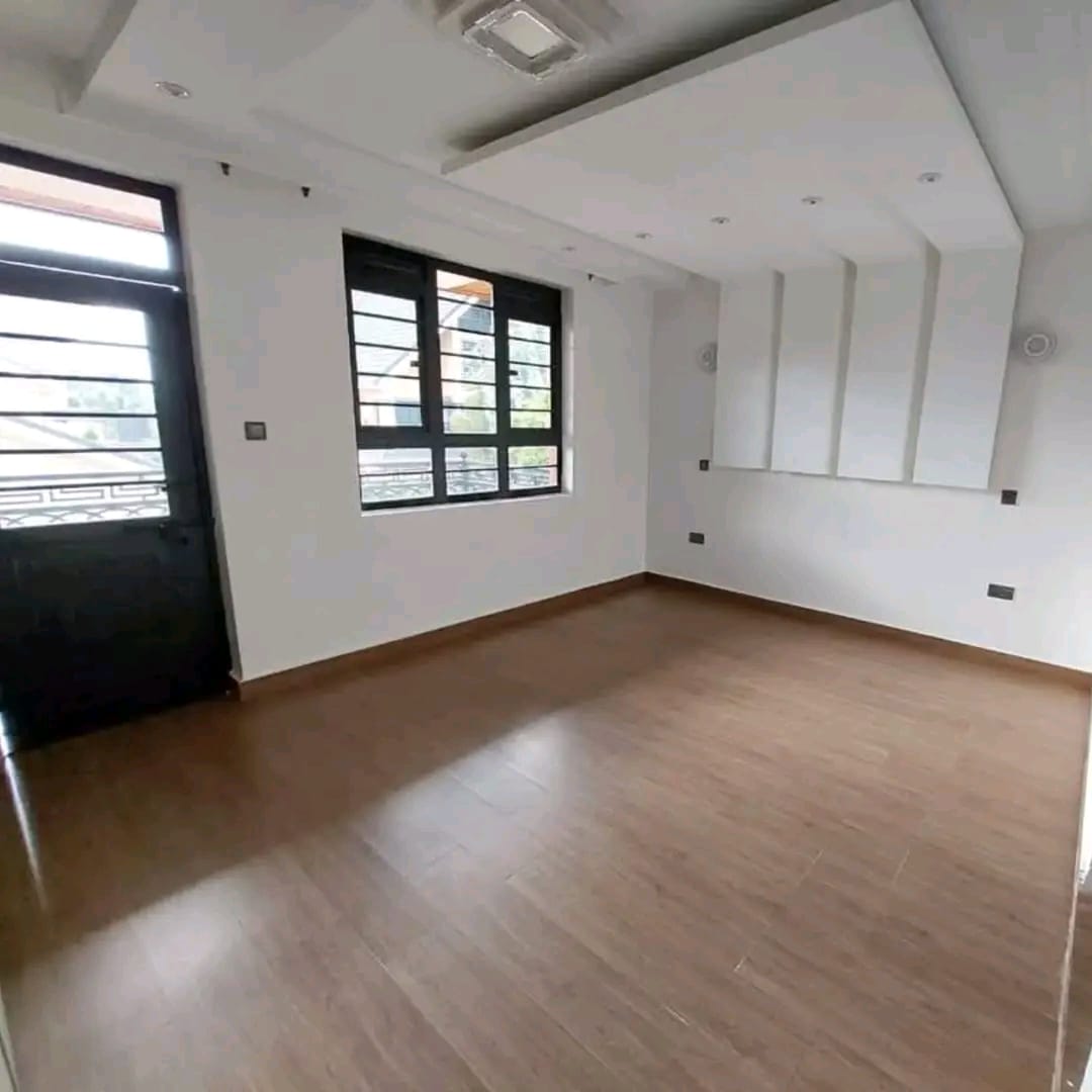 Luxurious 6-Bedroom Home image 5