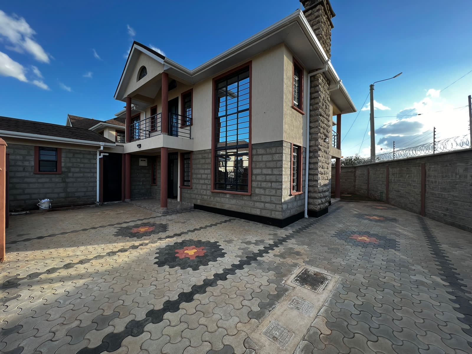 Elegant 4-Bedroom Home with SQ for Rent image 3