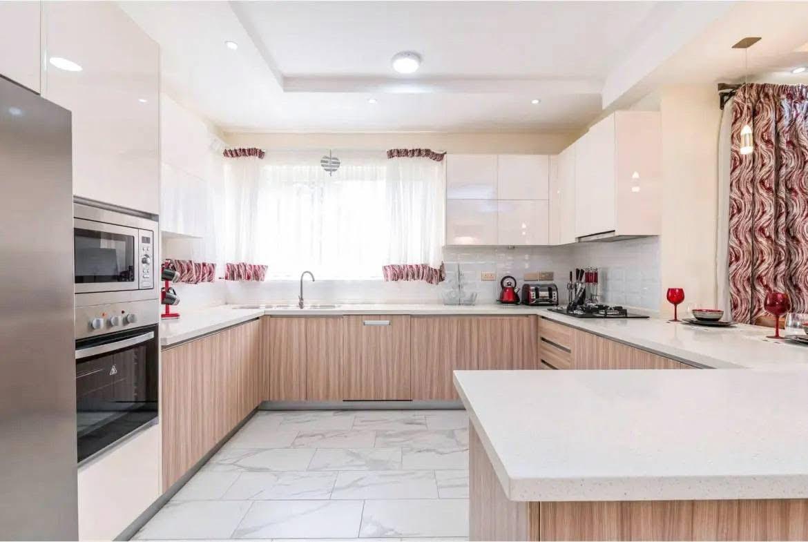 4 Bedroom Townhouse image 5