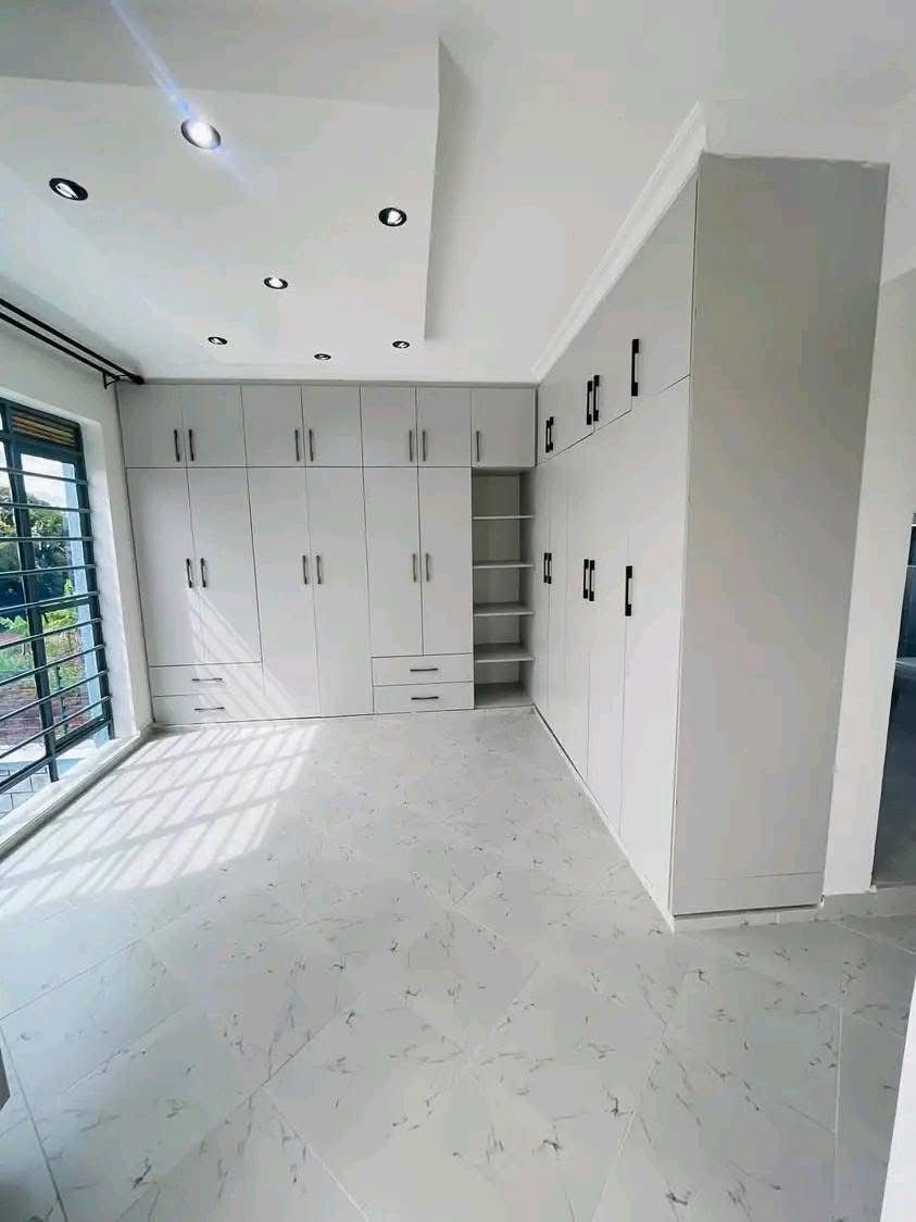 4-bedroom and DSQ image 4