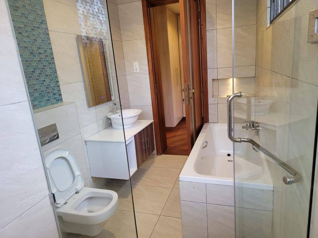 5 Bedroom Plus DSQ image 3