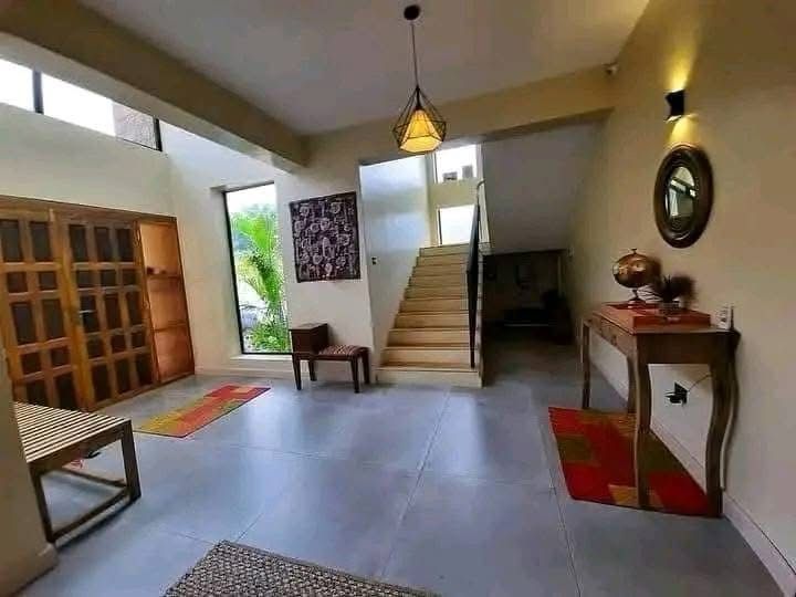 5 Bedroom Townhouse plus DSQ