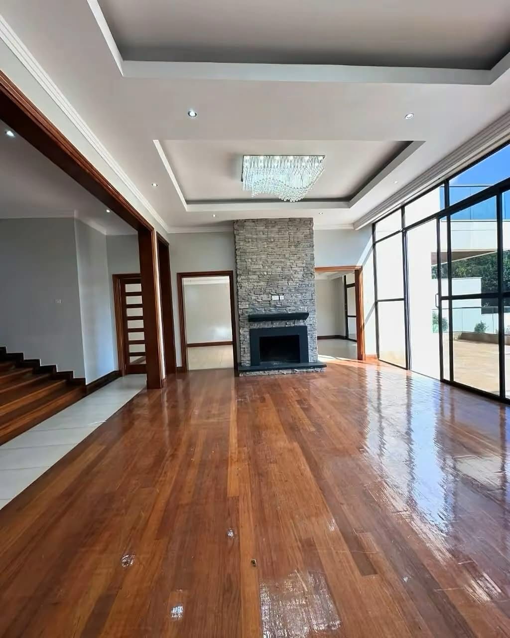 5 Bedroom Villa image 14