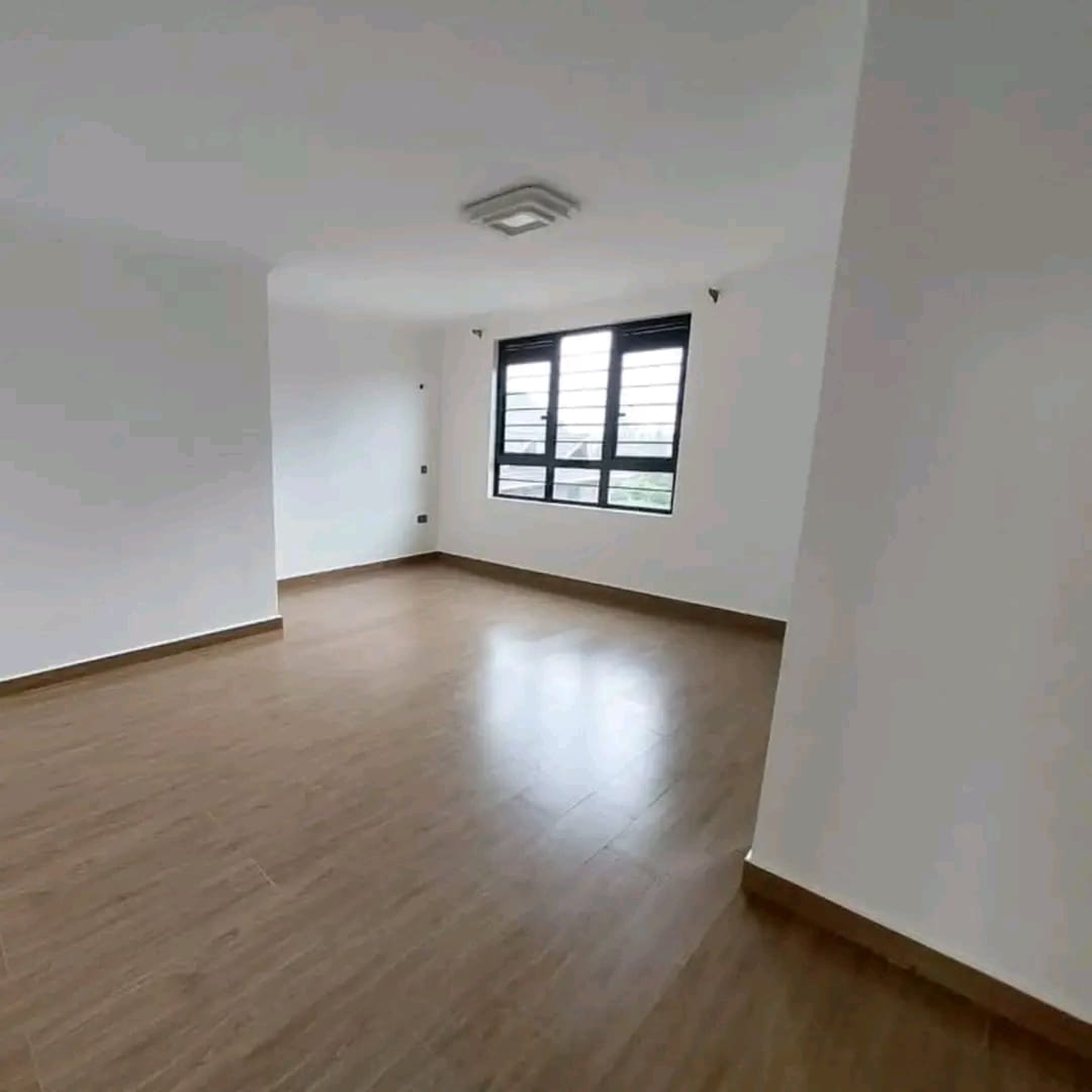 Luxurious 6-Bedroom Home image 8