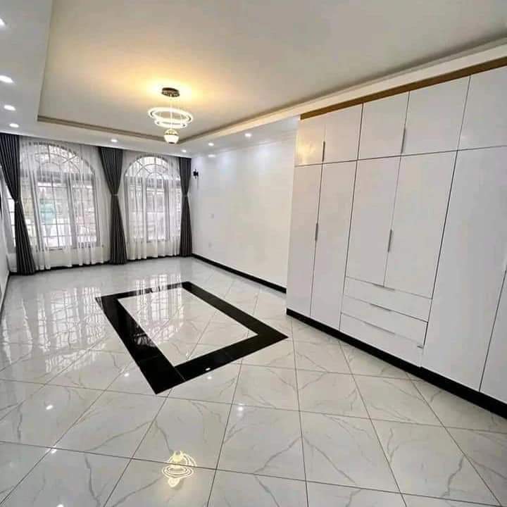 7-Bedroom Townhouse with DSQ for Sale in Karen image 10