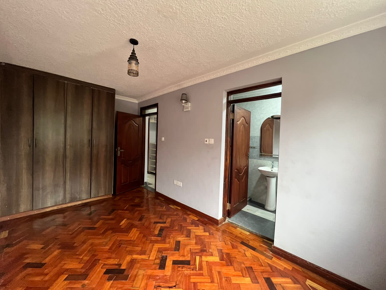 3-Bedroom image 8