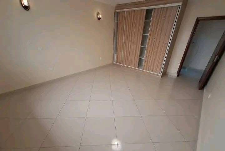 5 Bedroom Villa image 6