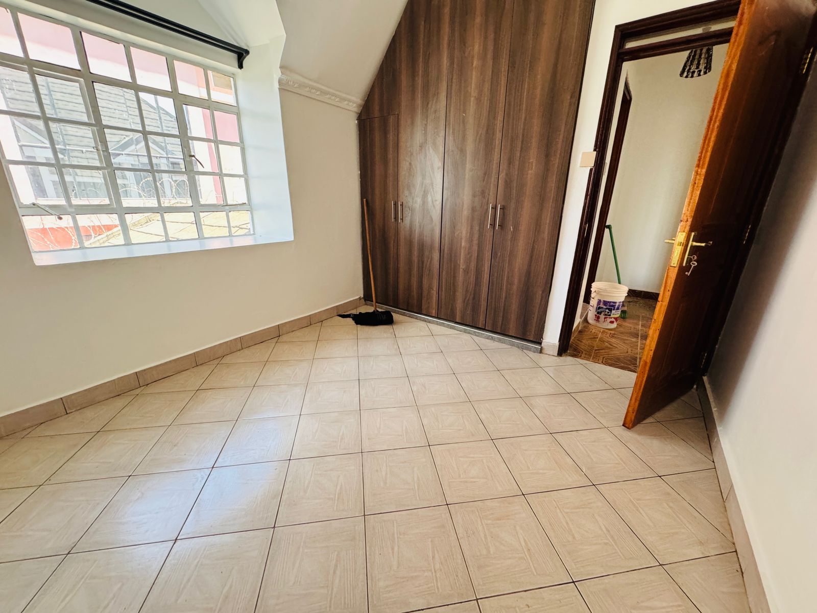 4 Bedroom Villa  For Rent in Membley