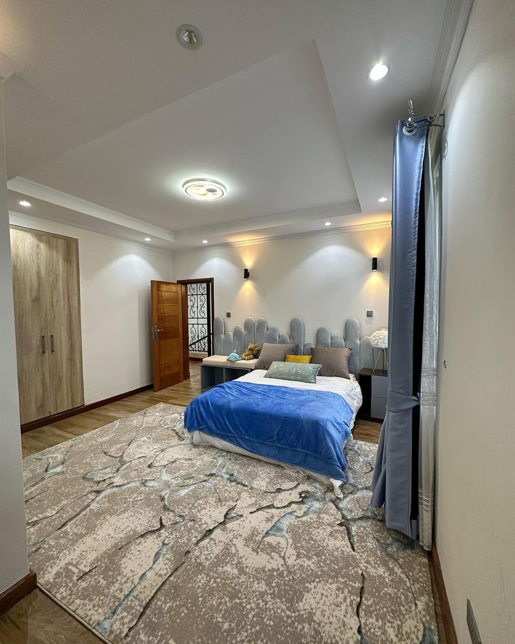4 Bedroom Villa image 6
