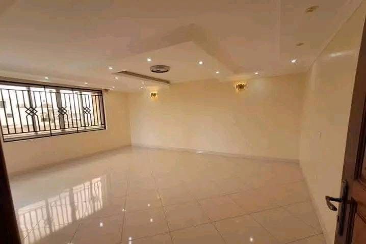 5 Bedroom Villa image 5