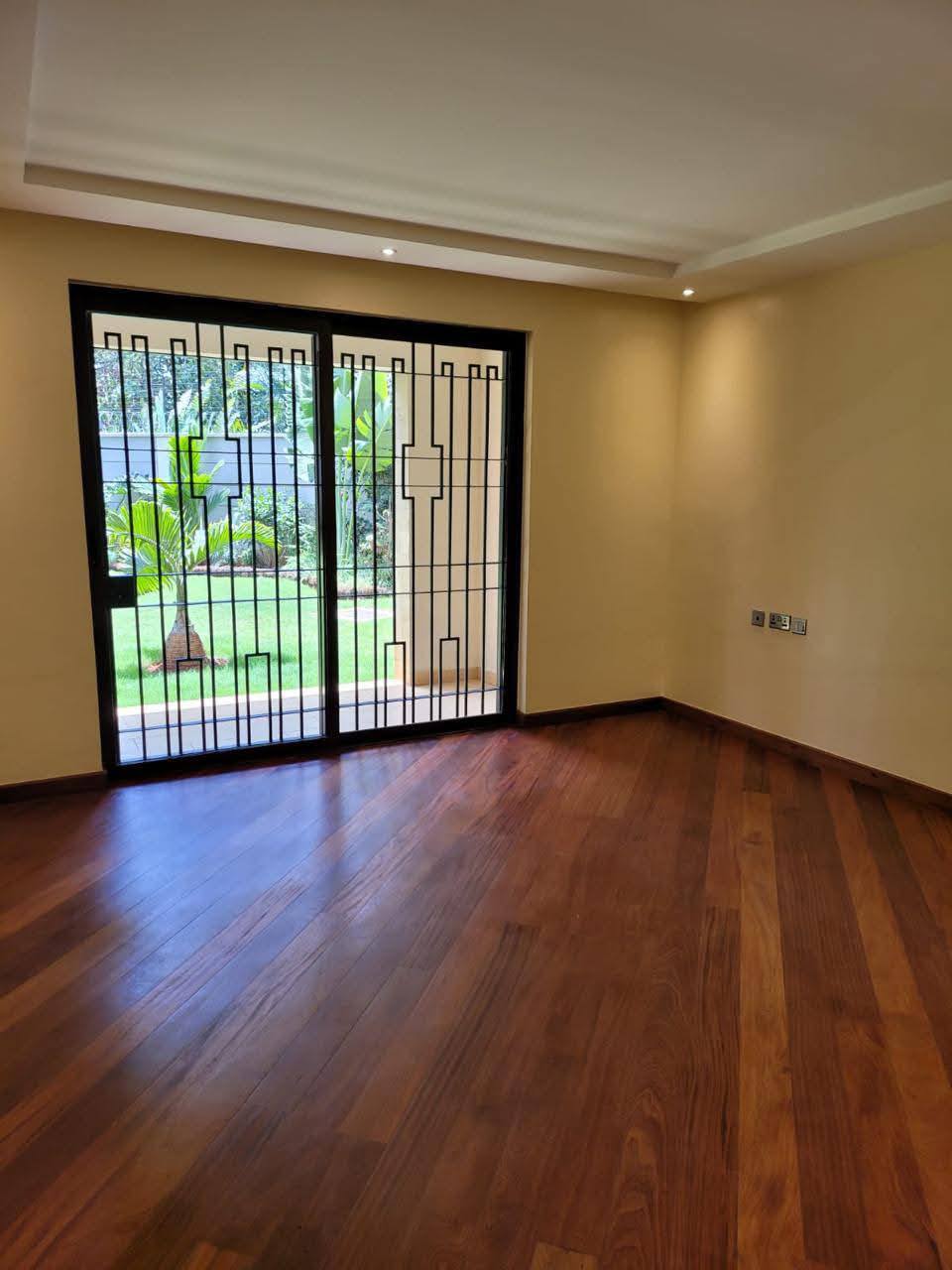 5 Bedroom Plus DSQ image 5