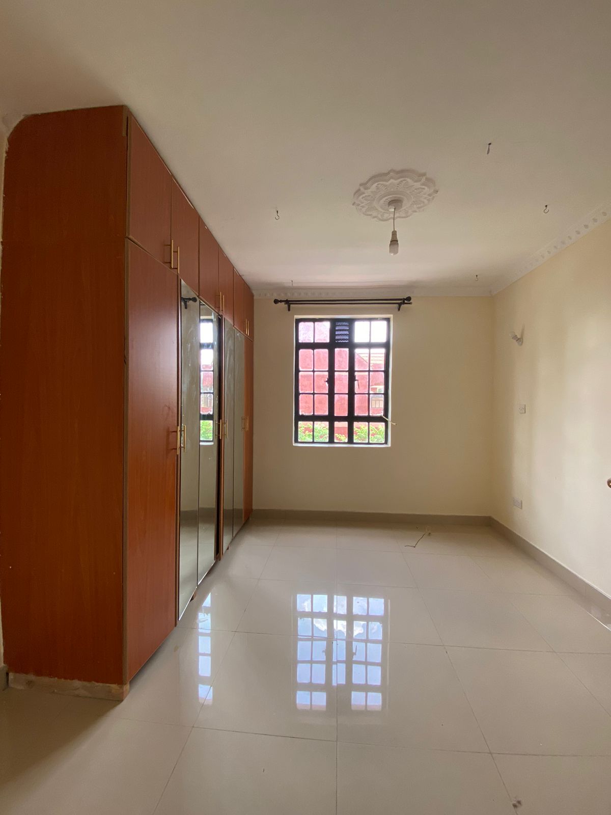 4-Bedroom image 8