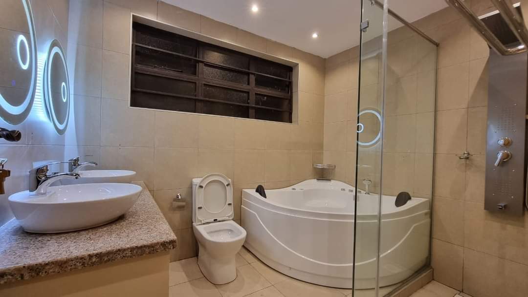 4-Bedroom image 7