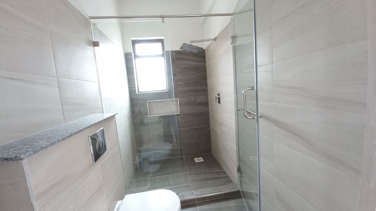 3-Bedroom image 10