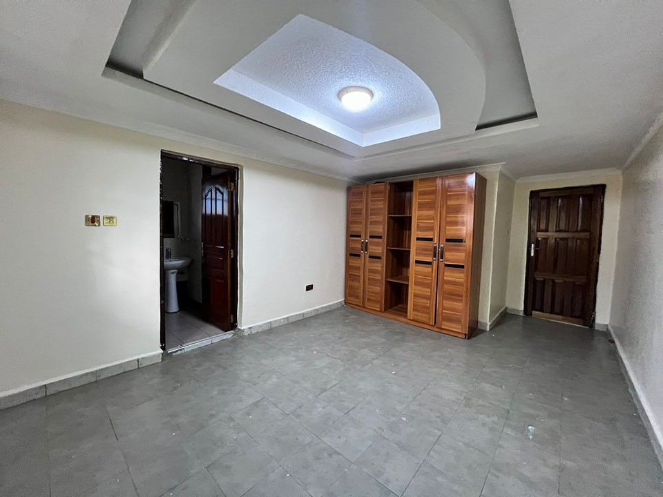 3-Bedroom image 5