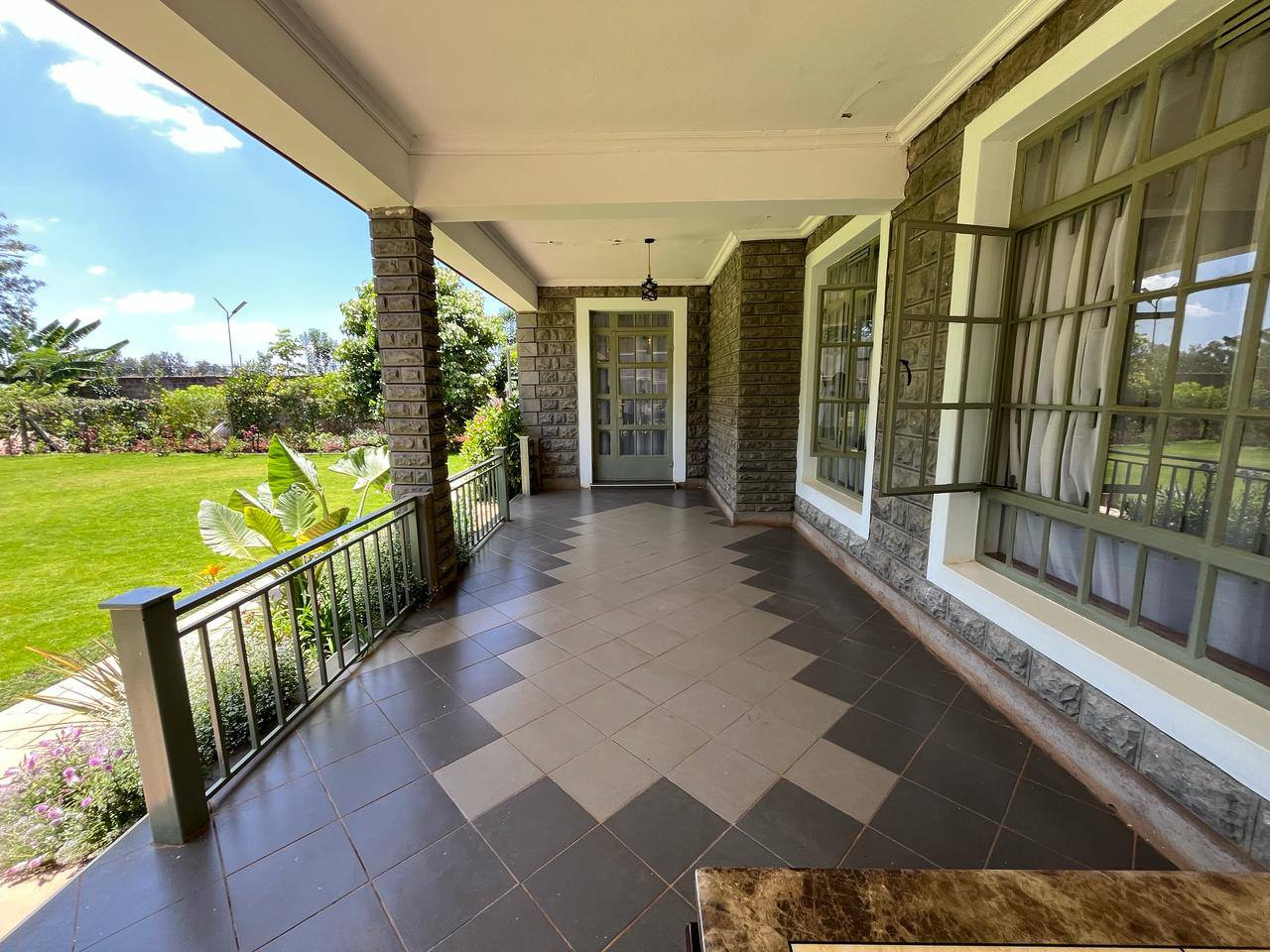 6 Bedroom Townhouse