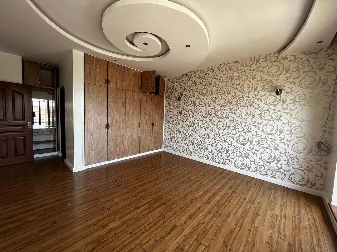 4-Bedroom Villa image 6