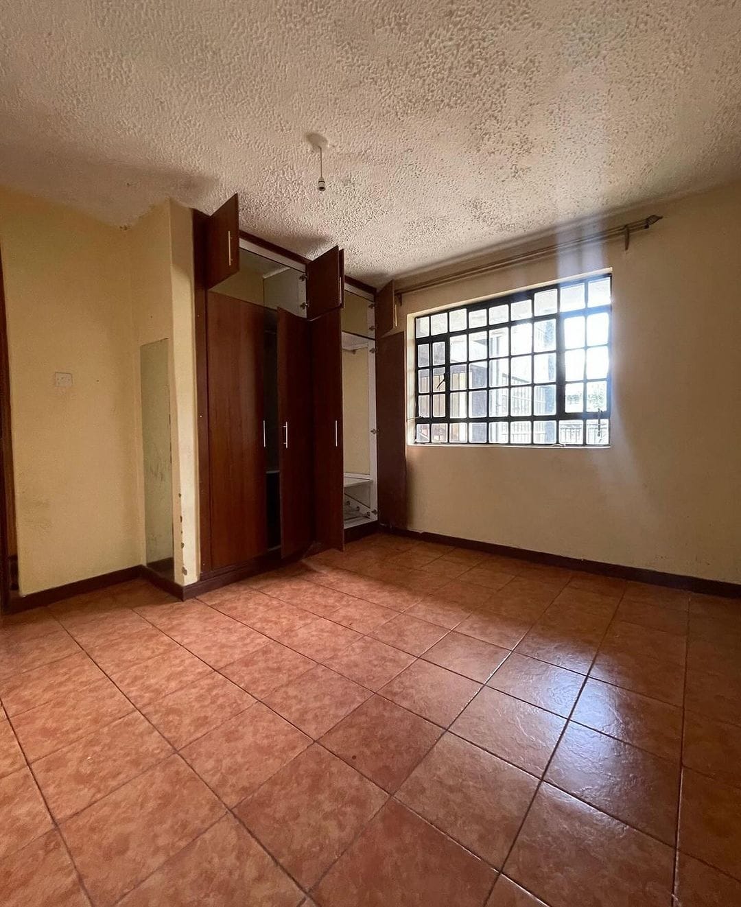 2-Bedroom image 9